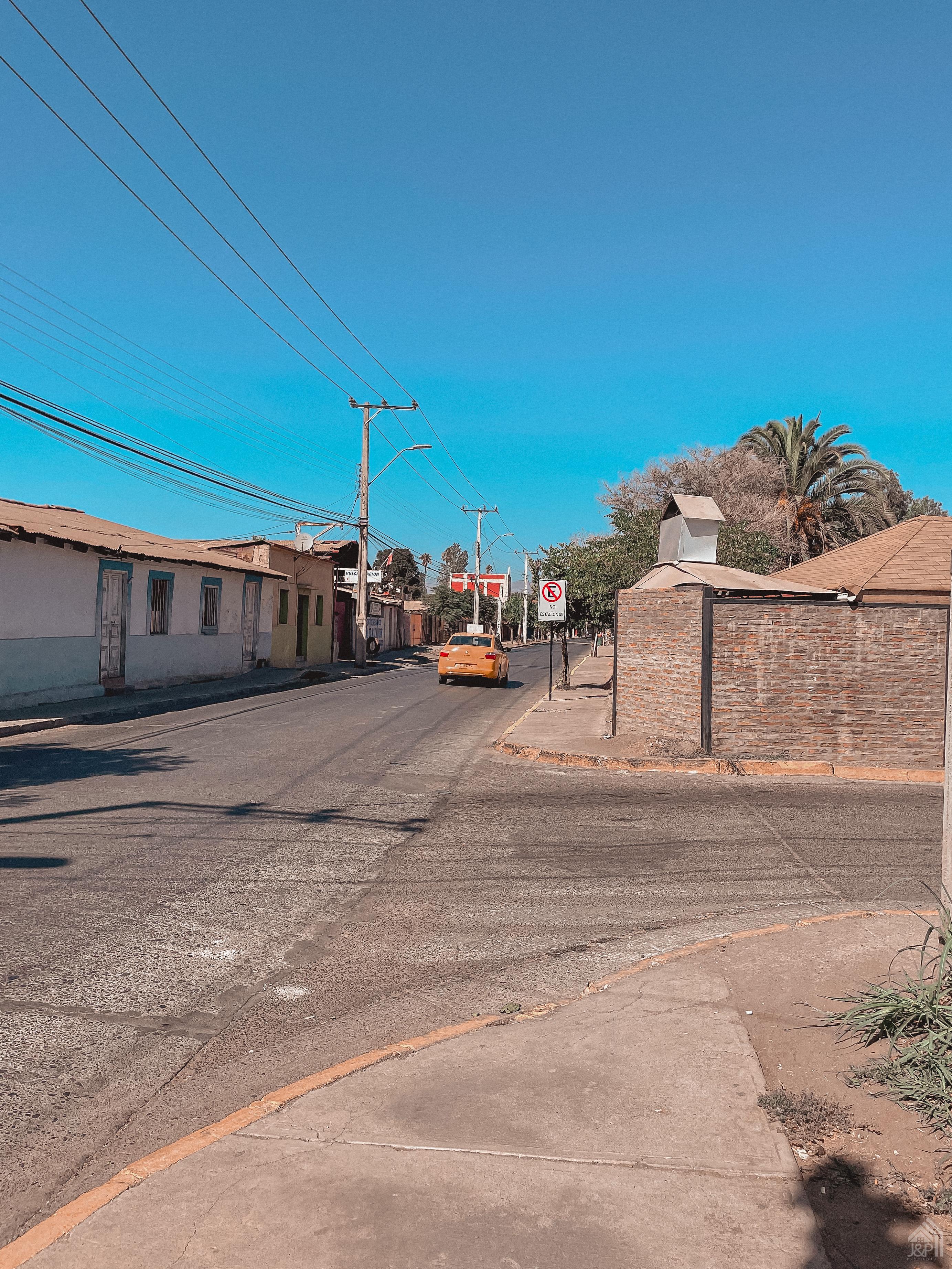 Terreno con casa a 1 cuadra de Plaza de Santa María.